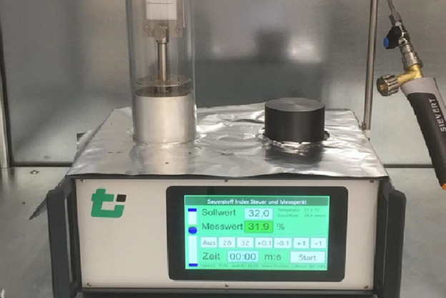 Abb. 2: Analyse der Entzündbarkeit durch die Bestimmung des Sauerstoffindex (LOI)