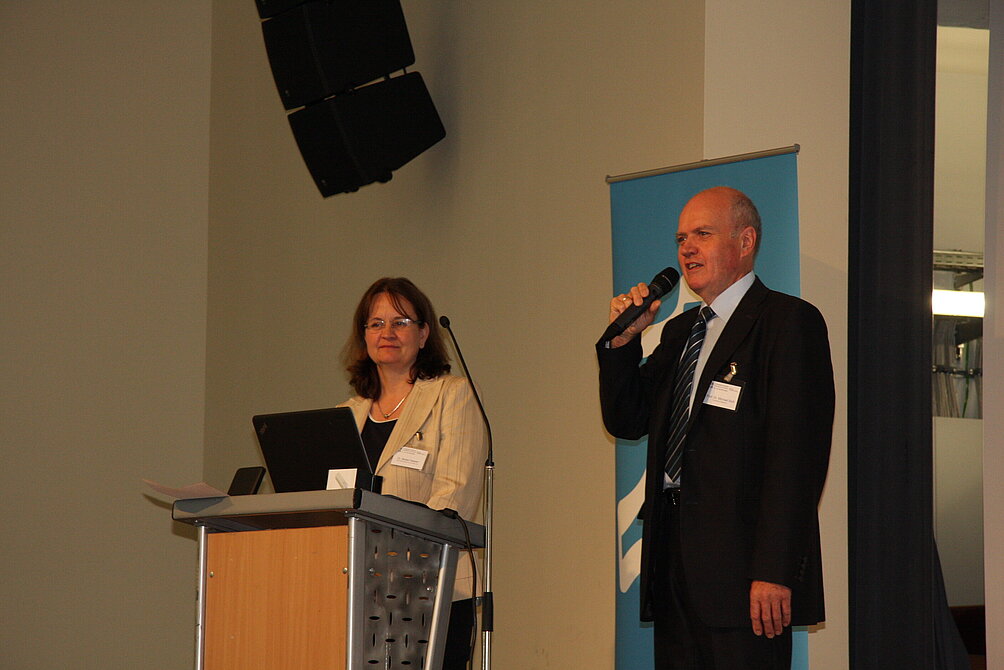 VGCT-Vorstandsvorsitzende Frau Dr. Beate Haaser (Südleder GmbH & Co. KG) und Mitglied des VGCT-Vorstandes Prof. Dr. Michael Stoll (FILK Freiberg) eröffnen die 4. Freiberger Ledertage